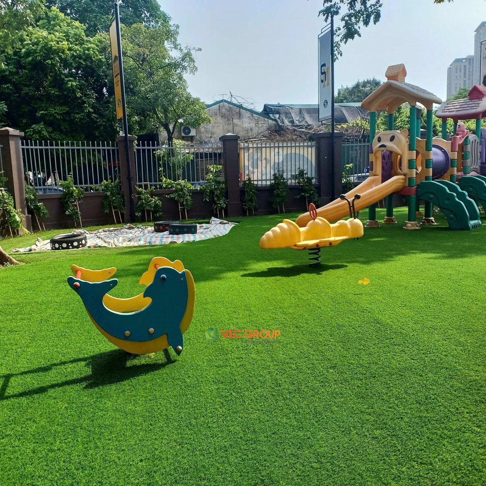 Cỏ Nhân Tạo Cho Trường Mầm Non, không gian an toàn để trẻ thỏa sức khám Phá